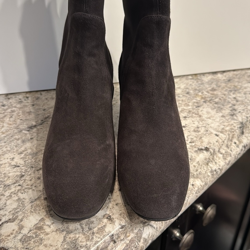Worn once Stuart Weitzman ernestine slate stretch suede boot in box - Picture 2 of 9